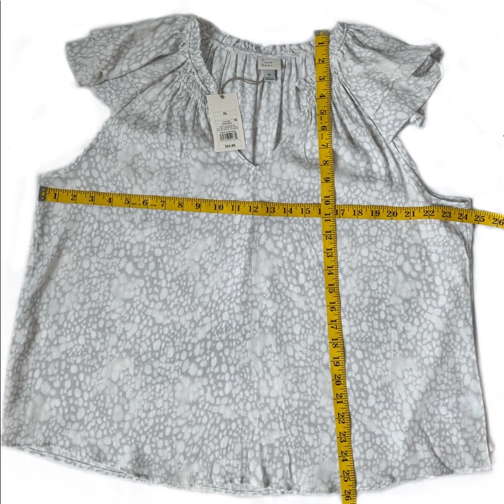 A New Day Short Flutter Sleeve Animal Print Top XL - Picture 12 of 12